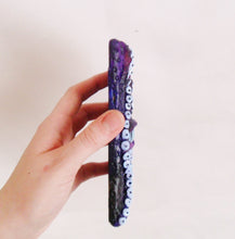 Lade das Bild in den Galerie-Viewer, The Kraken Case 3D Monster Phone Eye Sculpt Custom Heels Abyss Sea Mythical cover tentacles octopus squid IPhone Samsung Apple sony xperia