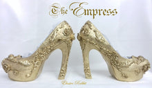 Lade das Bild in den Galerie-Viewer, The Empress Heels Gold Metallic Baroque Damask Elegant Wedding Bridal Custom Hand Sculpt Paint Shoe Size 3 4 5 6 7 8 High Wedge Octopus