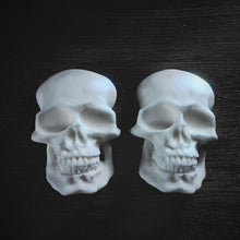 Cargar imagen en el visor de la galería, DIY Bride White Resin Skull Flat back heel Chest Piece Shoulder Pad Shoe Halloween Custom Keepsake Favour Goth Punk Rock Cabochon Decoration