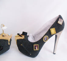 Carica l'immagine nel visualizzatore di Gallery, Sherlock Holmes Black Gold Miniature Custom Glitter Shoe High Heel Size 3 4 5 6 7 8 Platform UK Women hat art mystery crime detective new