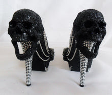 Cargar imagen en el visor de la galería, Women Torture Chain Silver Grim Reaper Dead Skull Jaw Custom Glitter Paint Black Shoe Heel Size 3 4 5 6 7 8 High Heel Platform Alt Punk Goth