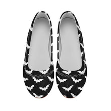 Lade das Bild in den Galerie-Viewer, Black &amp; White Bat Flats
