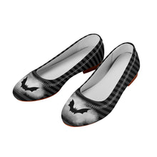 Cargar imagen en el visor de la galería, Striped Black &amp; White Bat Flats
