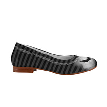 Cargar imagen en el visor de la galería, Striped Black &amp; White Bat Flats
