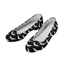 Lade das Bild in den Galerie-Viewer, Black &amp; White Bat Flats
