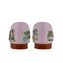 Cargar imagen en el visor de la galería, Baby Pink Vintage Alice in Wonderland Flats
