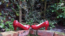 Cargar imagen en el visor de la galería, Dragon Heels Scales Custom Hand Sculpt Paint Red Black Shoe Size 3 4 5 6 7 8  High Platform Monster Kraken octopus Wings Winged elusive
