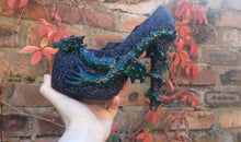 Lade das Bild in den Galerie-Viewer, Emerald Dragon Heels Custom Sculpt Paint Kraken Green Black Octopus Shoe Size 3 4 5 6 7 8  High Platform goth gothic fashion rockabilly punk
