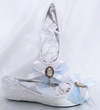 Carica l&#39;immagine nel visualizzatore di Gallery, Alice in Wonderland White Silver Charm Blue Lace Custom Dolly Ribbon Shoe Flat Wedding Bridal Vintage Brooch Size 3 4 5 6 7 8 Wedge Heel
