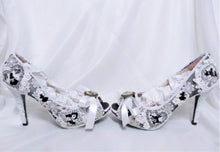 Cargar imagen en el visor de la galería, John Tenniel&#39;s Classic 1865 Alice In Wonderland Lace Fabric Custom Heel Ribbon White Black Shoe Flat Size 3 4 5 6 7 8 Wedding Bridal Heel UK
