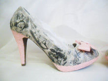 Charger l&#39;image dans la galerie, John Tenniels Classic 1865 Vintage Colour Alice In Wonderland Decoupage Custom Women Glitter Shoe Heel Black White Size 3 4 5 6 7 8 Platform
