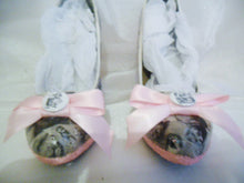 Cargar imagen en el visor de la galería, John Tenniels Classic 1865 Vintage Colour Alice In Wonderland Decoupage Custom Women Glitter Shoe Heel Black White Size 3 4 5 6 7 8 Platform
