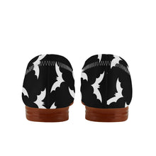 Lade das Bild in den Galerie-Viewer, Black &amp; White Bat Flats
