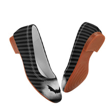 Cargar imagen en el visor de la galería, Striped Black &amp; White Bat Flats
